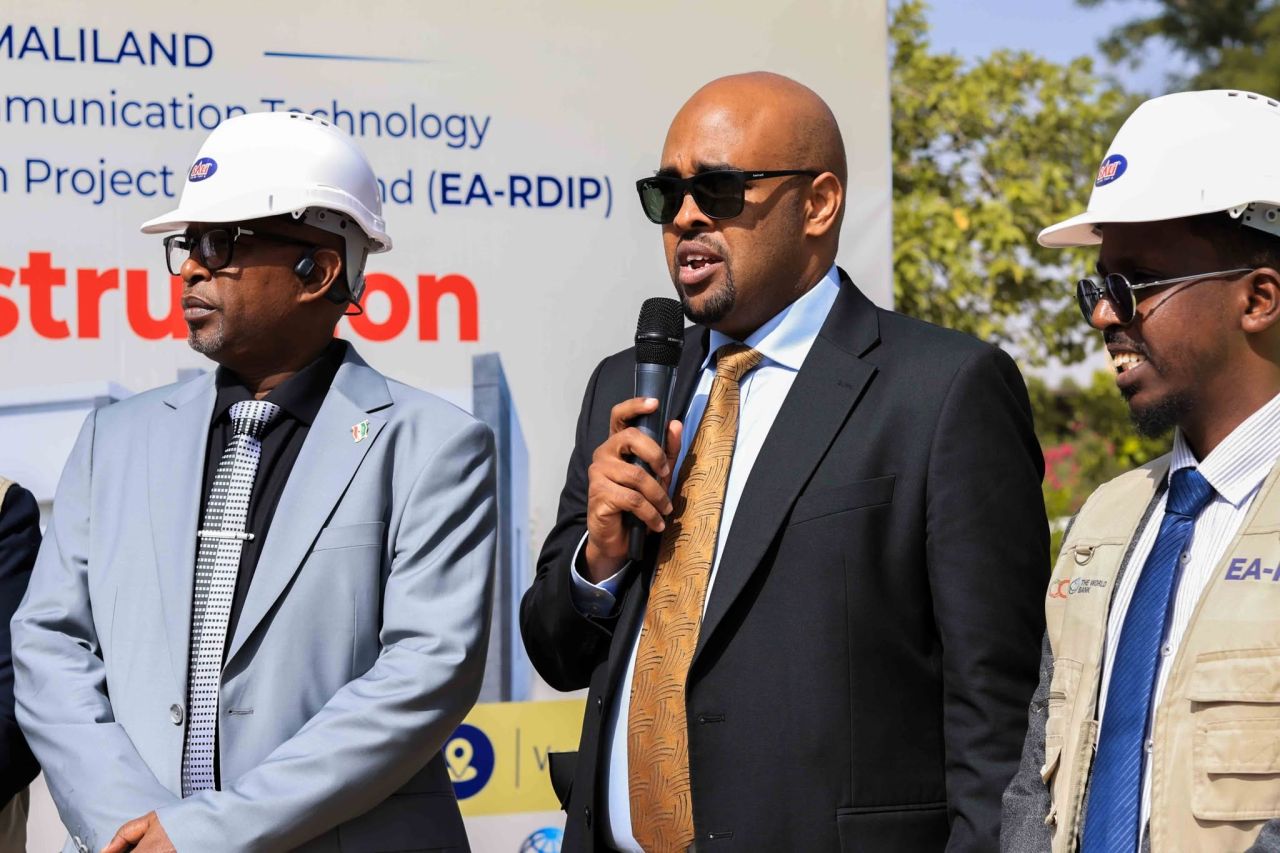 Minister of ICT Dr. Abdisalan Hussein Awale Chairs High-Level Coordination Meeting with EA-RDIP PIU Photo 1